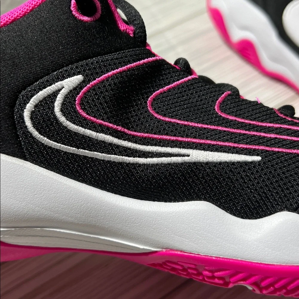Nike‎ Giannis Immortality 4 Big Kids' Basketball Shoes sneakers Black Pink 7Y